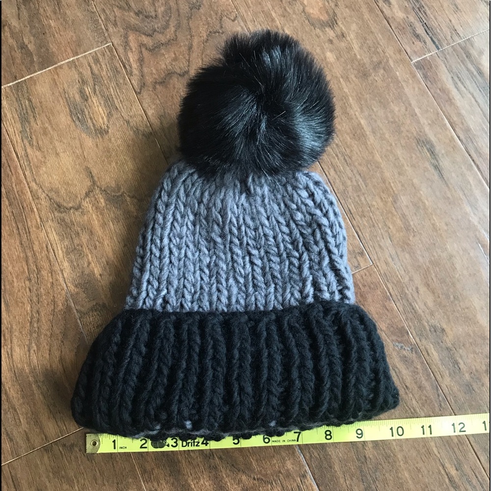 LAST ONE! KYI KYI Chunky Knit Hat with Faux Fur Pom - Picture 4 of 4